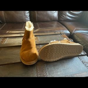 Kookaburra by Ugg boots